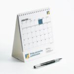 Calendrier chevalet intégral (15x18 cm) personnalisé - Logo intégré Voyage