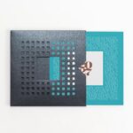 Carte de vœux personnalisée étui gris découpes carrées - Coffret – Image 3